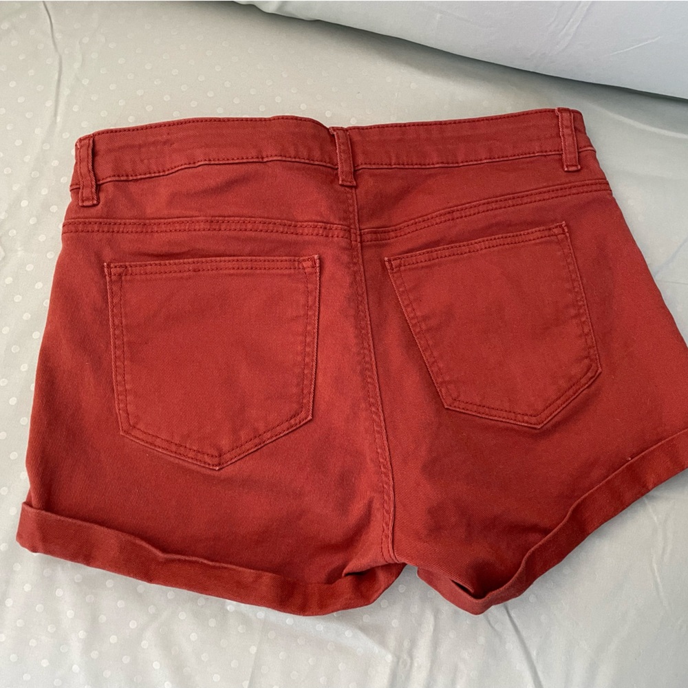 H&M Shorts - Picture 2 of 4